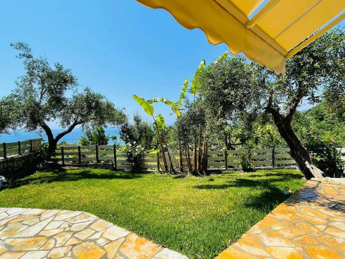 Triantis Apartments Лигия Екстериор снимка