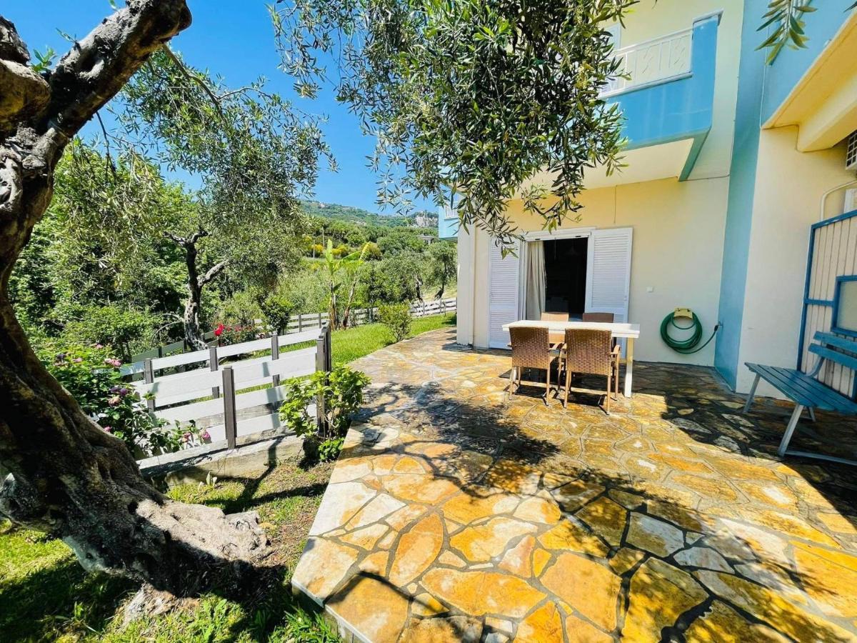 Triantis Apartments Лигия Екстериор снимка