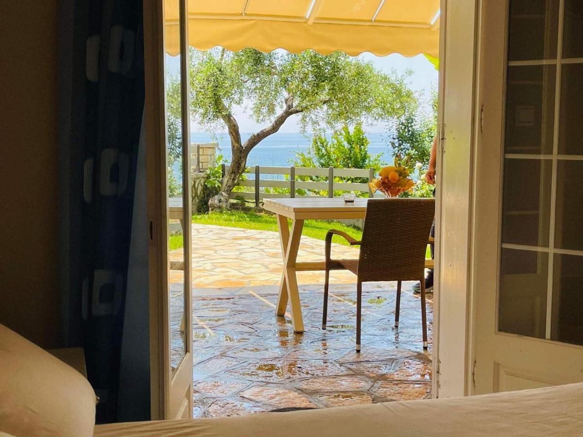 Triantis Apartments Лигия Екстериор снимка