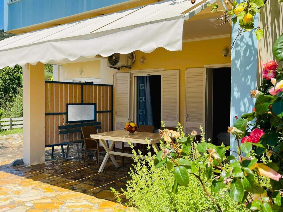 Triantis Apartments Лигия Екстериор снимка