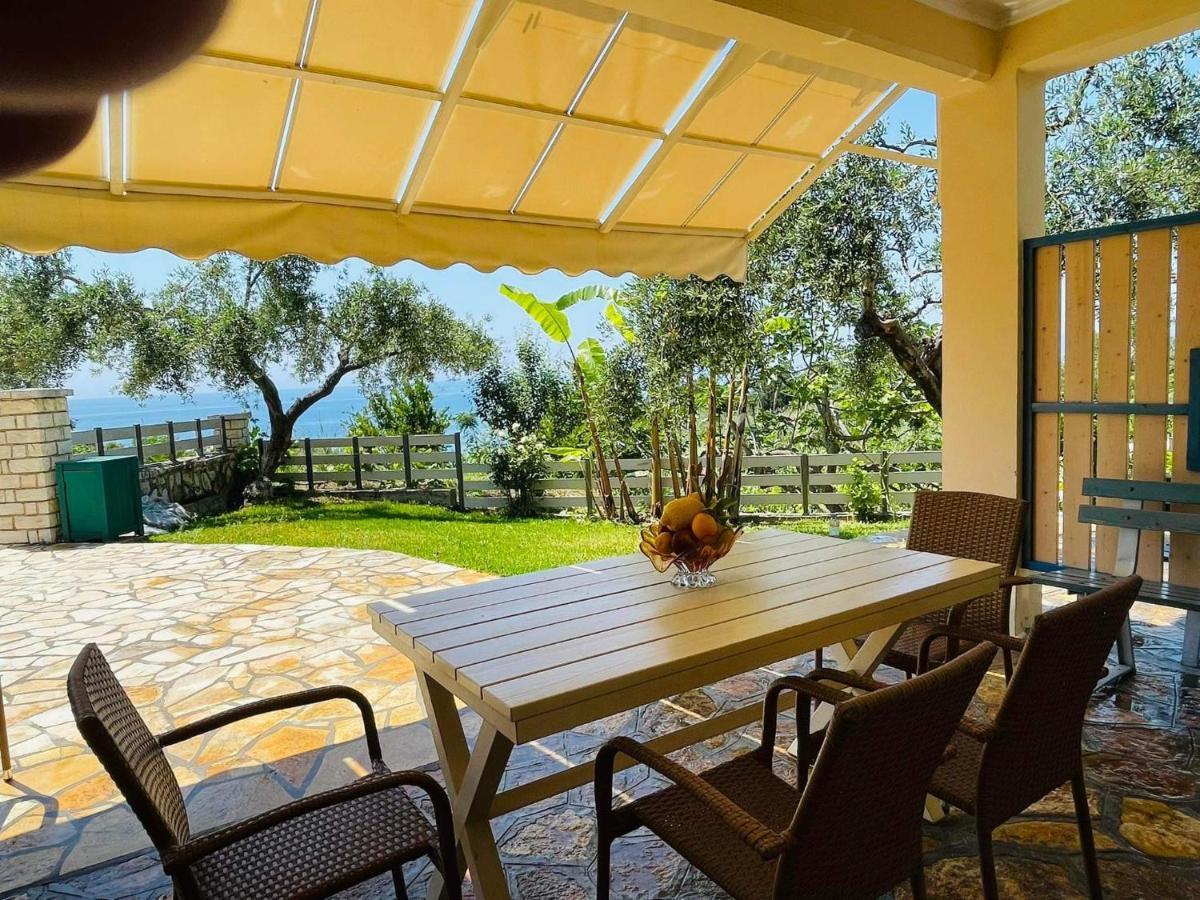 Triantis Apartments Лигия Екстериор снимка