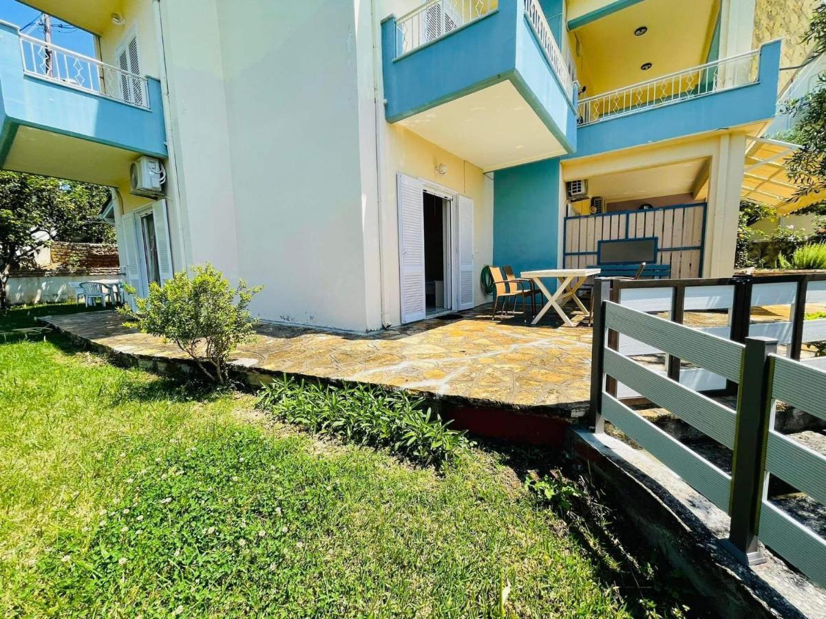 Triantis Apartments Лигия Екстериор снимка