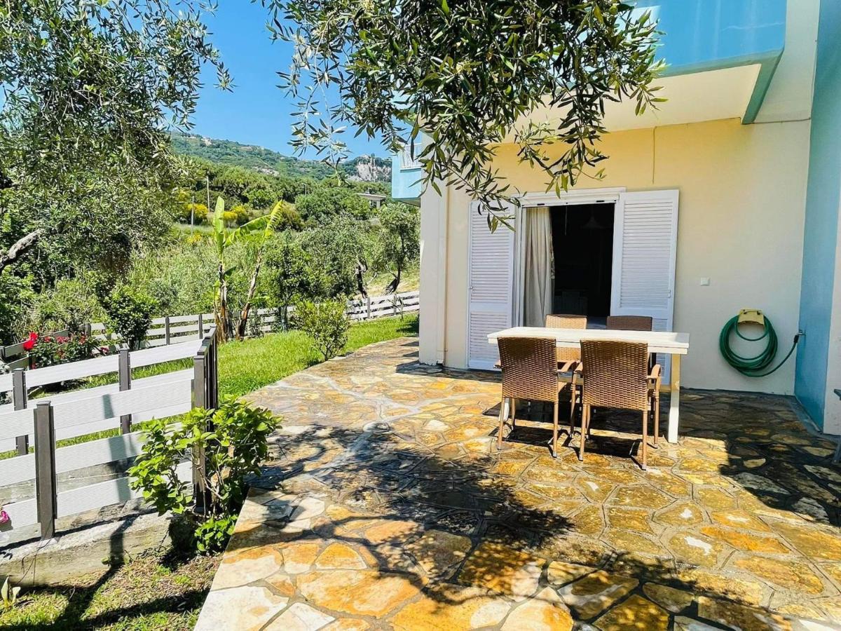 Triantis Apartments Лигия Екстериор снимка
