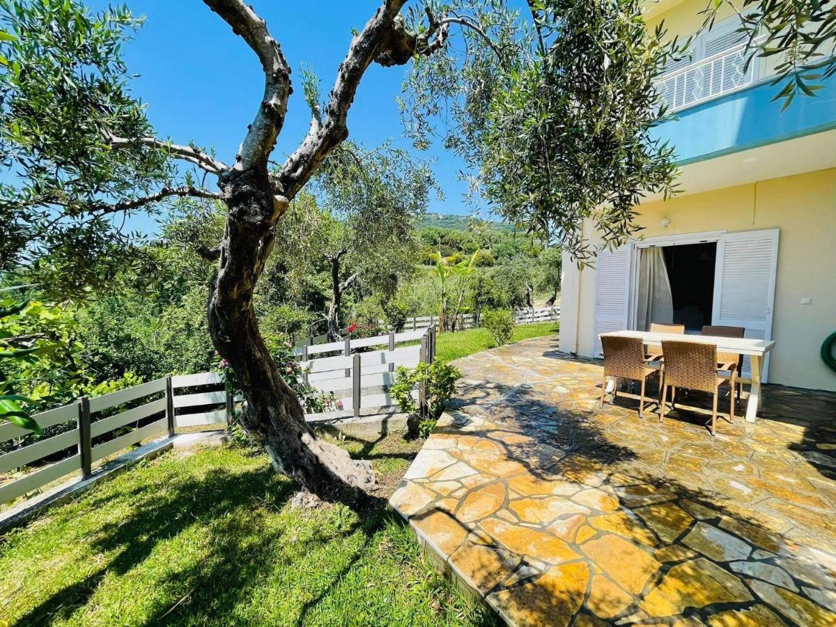 Triantis Apartments Лигия Екстериор снимка