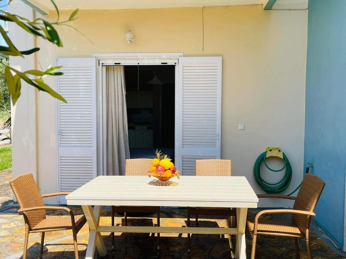 Triantis Apartments Лигия Екстериор снимка