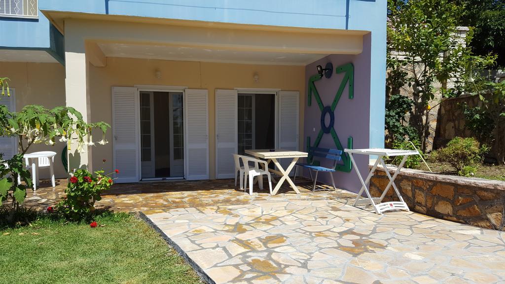 Triantis Apartments Лигия Екстериор снимка